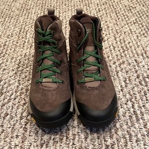 Danner Inquire Mid